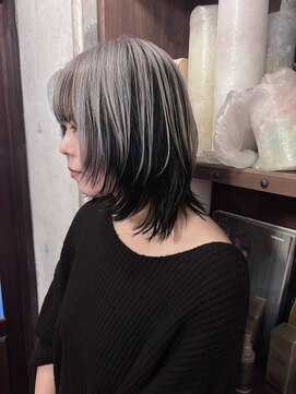 スリービー 首里 真嘉比(THREE BEE) ウルフカット×アンブレラカラー