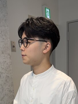 フィフス 栄(fifth) センターパートシャドウニュアンスパーマツーブロックメンズヘア