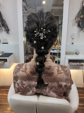 ティティーサッポロ(tity sapporo) お呼ばれに人気な編みおろしヘアセット