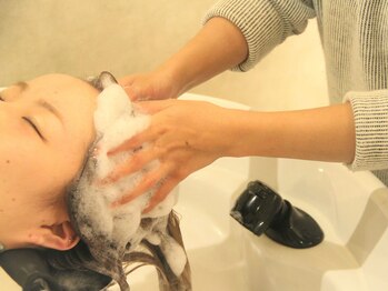 ヘアーモードケーティー 石橋店(Hair Mode KT)の写真/美と癒しの融合♪ツボ押し・リンパ流し付の”ヘッドスパ”が人気急上昇中！日頃のお疲れ改善のご褒美に是非