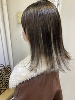 エル(EL by green)&nbsp;(akiko)ハイトーンインナーカラー×ロブヘア