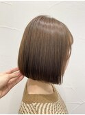 ツヤ感前下がりボブ