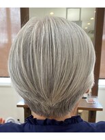 ジッピー ヘアーコレクション グレーヘアー　ショートスタイル