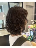 濡れ髪ウェーブで夏らしいラフ感