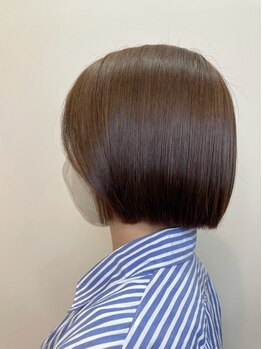 ファム 十日市店(femme)の写真/お客様の状態に応じ、髪内部からダメージを補修し艶やかで扱いやすい理想の髪質へ導きます◎