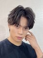 カット純 青山(CUT純)&nbsp;トレンド感のある韓国風アップバング、コンマバング