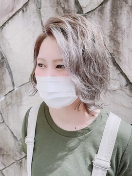 バルス(BLS) シルバー系クールスタイル【藤枝/髪質改善/デザインカラー】