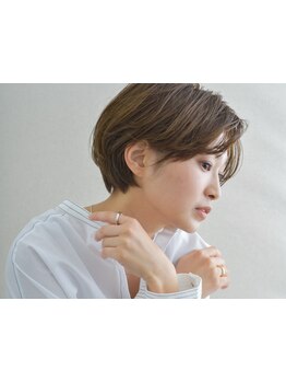 ittowa独自のカット技術で顔にフィットする美フォルムに。360°どこから見ても綺麗なシルエットが大好評♪