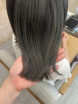 ブローチェラウカ(Broche lauka) ミニボブ×オリーブグレー