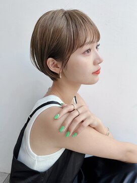 トルネード(TORNADO) 大人ショート丸みひし形丸顔面長絶壁エラ張り前髪ありK0911R