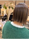 ショートボブ艶々髪ブラウンストレート切りっぱなし