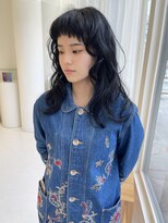 ハイブ 金沢(Hive)&nbsp;ブルーブラックロングレイヤーゆるふわウェーブ前髪カット