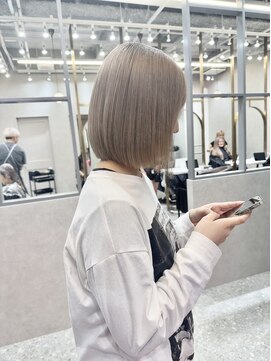 ロンド レア 天神大名店(Lond Le’a) 天神大名ダブルカラーハイトーンボブミルクティーベージュ