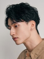 フィフス 天神大名(fifth)&nbsp;天神大名フェザーパーマメンズカットセンターパート30代フェード