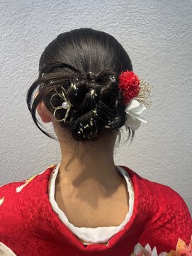 ヴィサージュアクト(VISAGE a.c.t) タイトシニヨンアレンジ