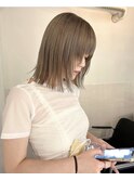 ラフなベージュカラー