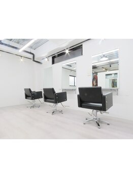 あなたの髪のお悩みを解決に導くサロン☆経験豊富なスタイリストがあなたの髪をより美しくしてくれる。