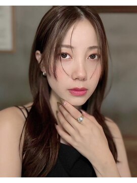 メゾンドムニ 恵比寿(Maison de MUNi) 外ハネ前髪なしセンターパートレイヤーくびれセミロング