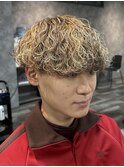 波巻きスパイラルパーマホワイトメッシュブラウンカラー