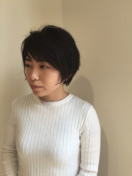 ツクル(TSUKURU) クセ毛を活かした襟足すっきりふんわりショート×黒髪暗髪