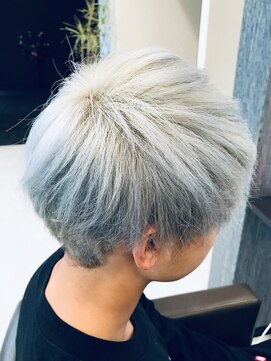 エーピーヘアー シエル クローネ(AP Hair Ciel Krone) ホワイトシルバーカラ―