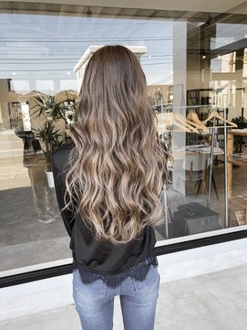 ナンバー(number+) 外国人風グレージュ