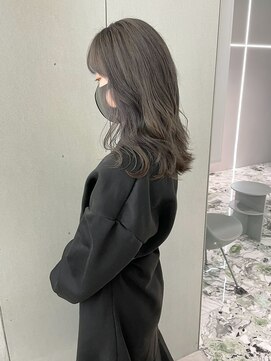 ジェム(GEM) 透明感のあるグレージュカラー◎巻き髪スタイル