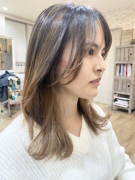 イースタイル 志都呂店(e-style com’s hair) グラデーションカラーのベージュ