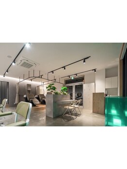 少人数制の広々空間×マンツーマン施術で、周りを気にせずゆったりとした時間を♪