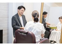 【カウンセリング】毛髪診断士の資格を持った担当が今の髪の状態を診断します。