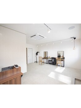 《大人女性に》海沿いに佇むプライベートサロン。初めての方も寛げる空間で骨格に合わせたカットをご提案。