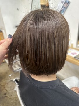 ウィークエンド(WEEKEND) 白髪ぼかしベージュボブ