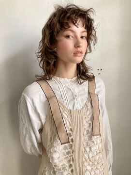 アスティブランシュ(Asti blanche) レイヤーパーマ_ミディアムパーマ_ウルフパーマ_ウルフ