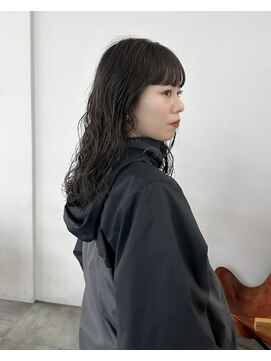 ディッシィ 立川(D'ICI) パーマヘアと暗めのオリーブカラー