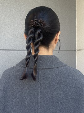 ヘアーアイストゥーレ(HAIR ICI TRE) タイトアレンジ艶アレンジねじねじアレンジ担当マエダミヨウ