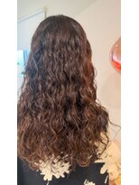 フォーシーズン(Four Season) 癖毛を活かしたナチュラルウェーブスタイル