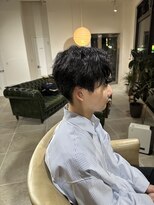 シラス(SiLasu)&nbsp;癖毛を活かしたメンズセンターパート