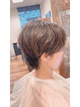 リゾートスクエア(RESORT SQUARE) クセ毛でもできるベリーショート！