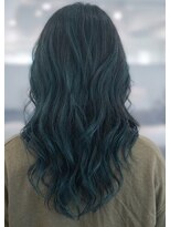 ヘアープレイスネクスト(hair place next) ディープブルーグリーンのウェーブロング