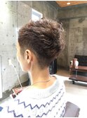 アシンメトリーのショートパーマ