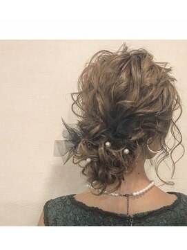 ヘアメイクアート(Hair make Art) 下目アップスタイル☆パールピン&チュール／シニヨン