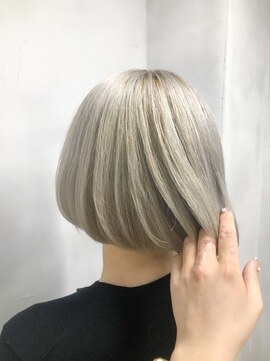 リコ(liko) 【liko 三軒茶屋 莉子】ホワイトブロンド