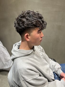 シー(si) 前下がりカーリーパーマ◎20代30代40代