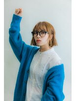 ページボーイ美容室 ワンカールで小慣れ感、ハイトーンボブ