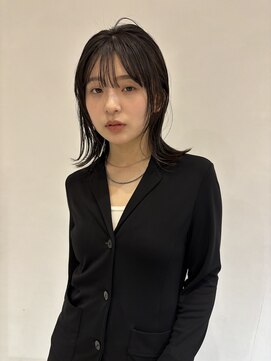 イル(ill) 顔周りレイヤー レイヤーカット ミディアム 大須