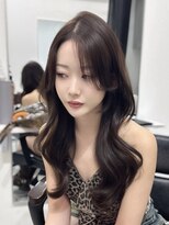 ロムーク 表参道(LOMKH)&nbsp;ミディアムレイヤー女神ヘアヨシンモリ韓国顔周り透明感カラー