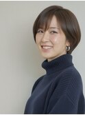 寒色系ベージュ×ショートボブ