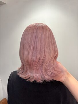 イリ 梅田(ili) ホワイトピンク