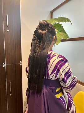 レアワンハナレ センター北美容院(lea/1 HANARE) 個性派シニヨンハーフアップ