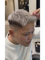 フラム ヘアデザイナーズ(FuLAM Hair designers*)&nbsp;短髪ホワイトカラー